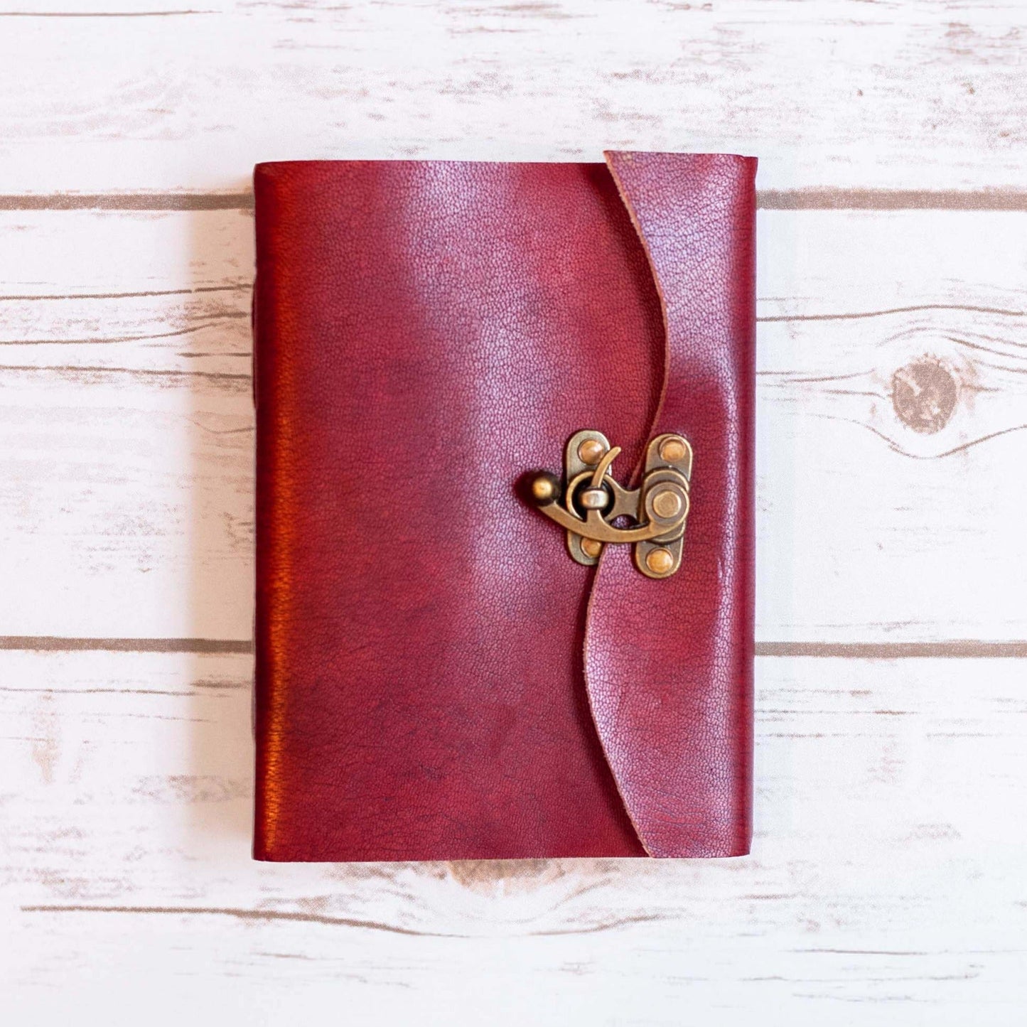 Customizable leather journal – personalize the front cover with names, quotes, logos, or designs for a one-of-a-kind writing experience