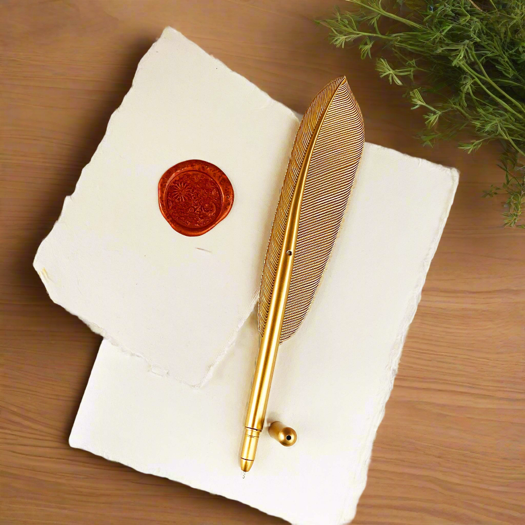 Quill-inspired feather pen – shiny gold and silver finish for poetic writing moments