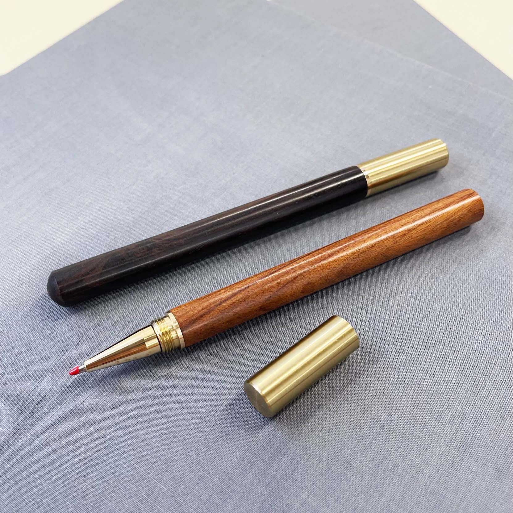 Handcrafted wood pen in oak and ebony with metallic gold accents – timeless elegance for refined writing