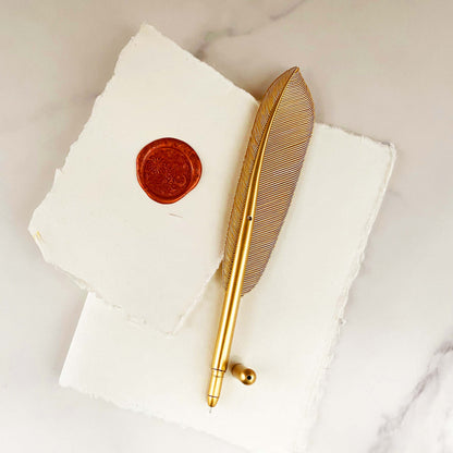 Quill-inspired feather pen – shiny gold and silver finish for poetic writing moments